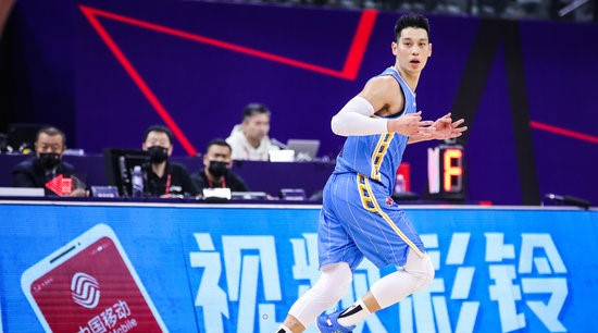  国际米兰德比战惊险逆转取胜